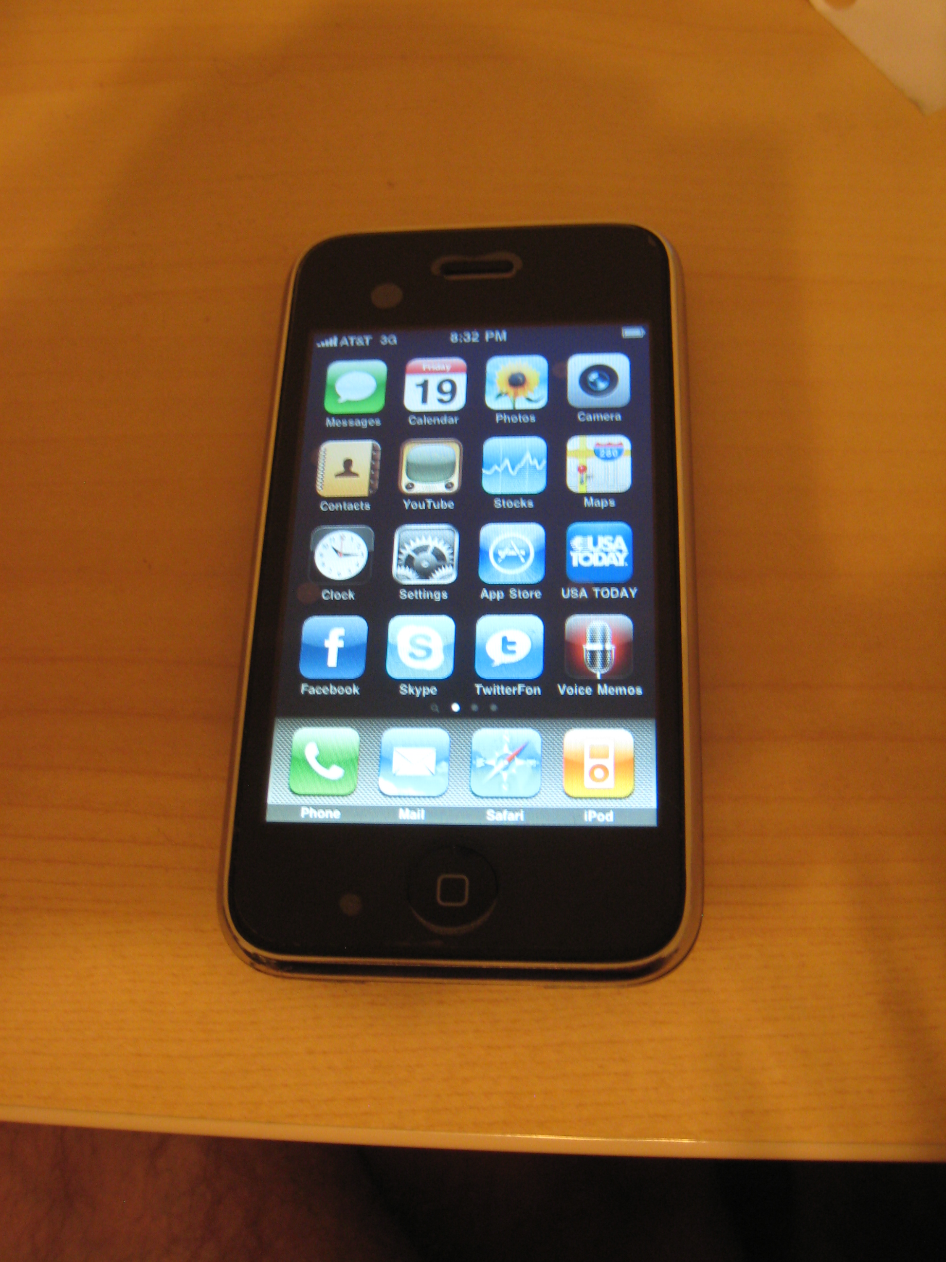 Gambar iPhone 3.0 OS pada iPhone 3G